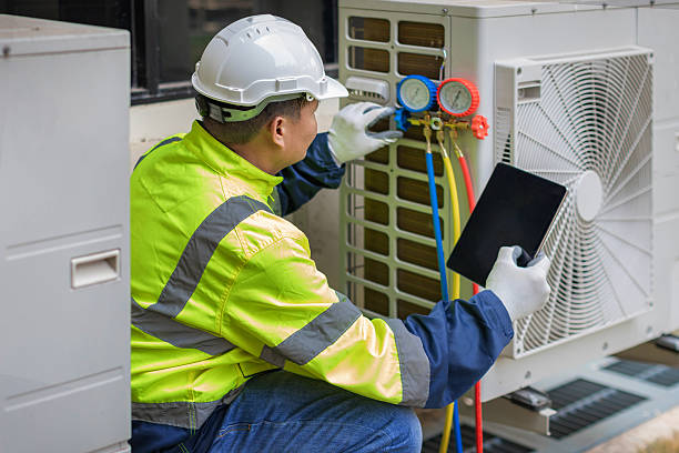 Professional Hvac technician working in Baytown, TX